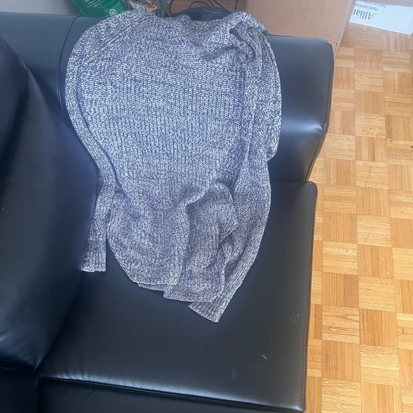 Selling this very warm turtleneck sweater. - Picture 1 of 1